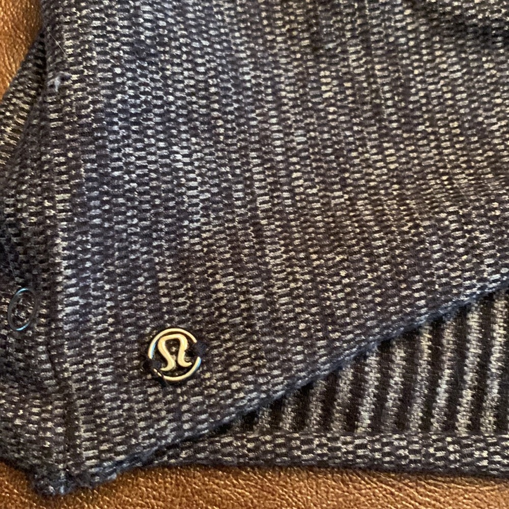 Customizable Snap Scarf Lululemon - Picture 2 of 4